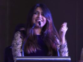 PROPREALITY REAL ESTATE AWARD SHOW:- Momento to Title Sponsor “Varmora Group”.